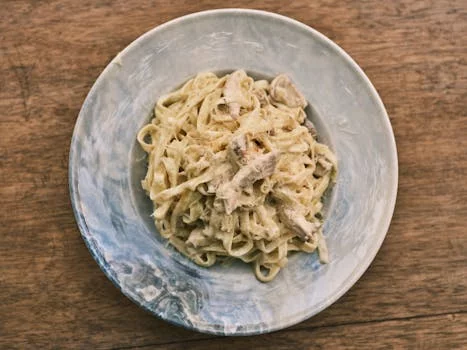 fettuccine alfredo with creamy sauce